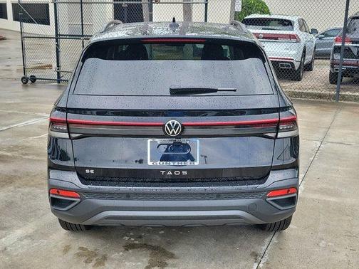 2025 Volkswagen Taos 1.5T SE Black