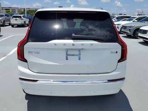 2025 Volvo XC90 B6 Ultra