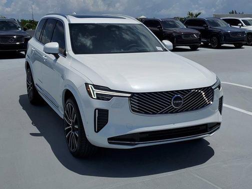 2025 Volvo XC90 B6 Ultra