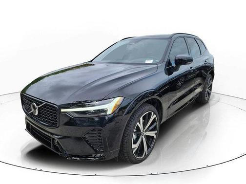 Onyx Black Metallic 2025 Volvo XC60 B5 Ultra
