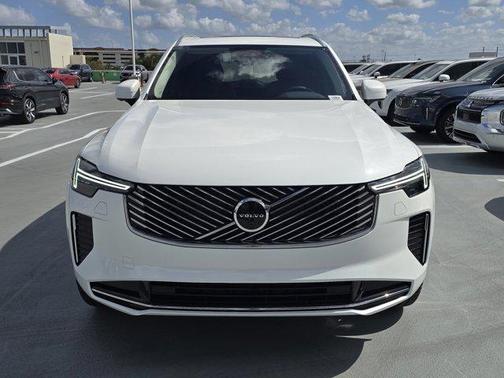 2025 Volvo XC90 B5 Plus 6-Seater