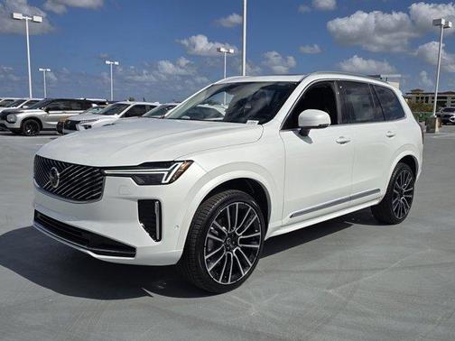 2025 Volvo XC90 B5 Plus 6-Seater