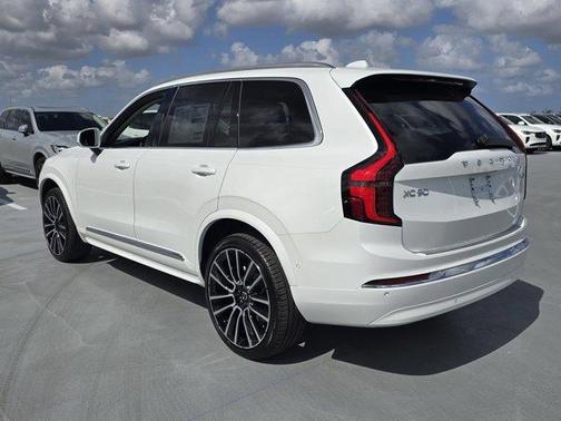2025 Volvo XC90 B5 Plus 6-Seater