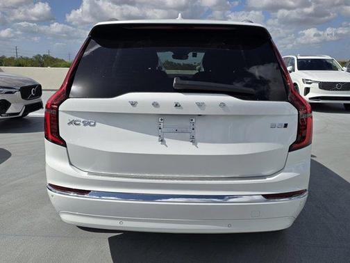 2025 Volvo XC90 B5 Plus 6-Seater