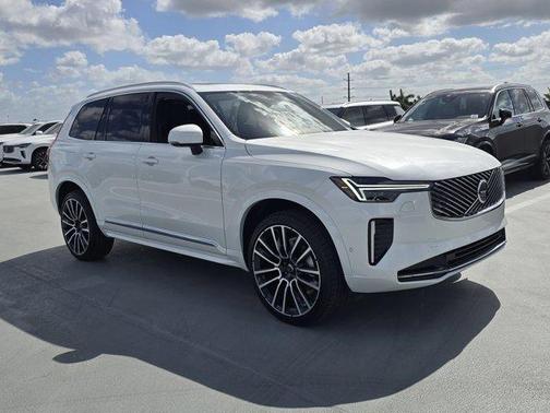 2025 Volvo XC90 B5 Plus 6-Seater