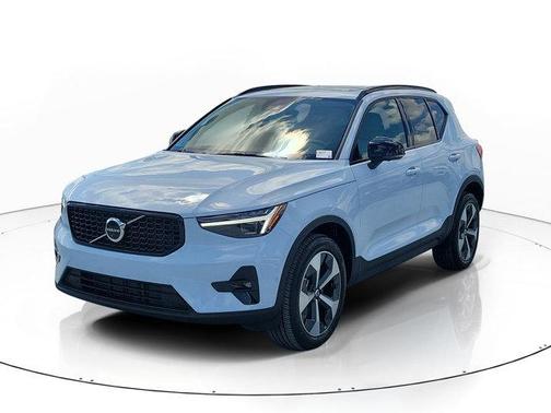 2026 Volvo XC40 B5 Plus
