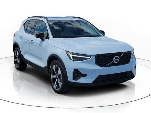 2026 Volvo XC40 B5 Plus