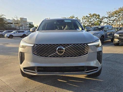 2025 Volvo XC90 B5 Core