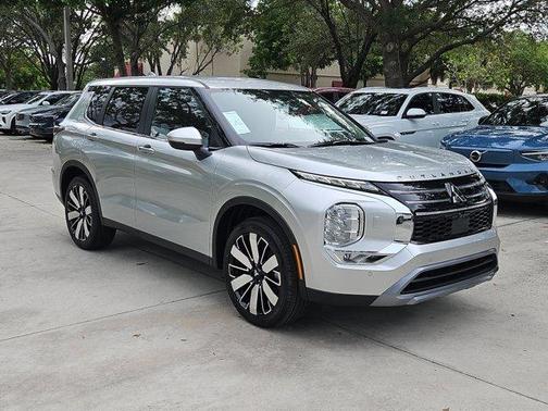 2025 Mitsubishi Outlander SE