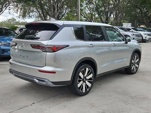 2025 Mitsubishi Outlander SE