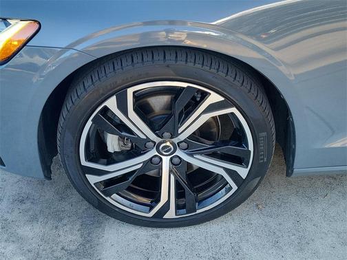 2023 Volvo S60 B5 Core Dark Theme