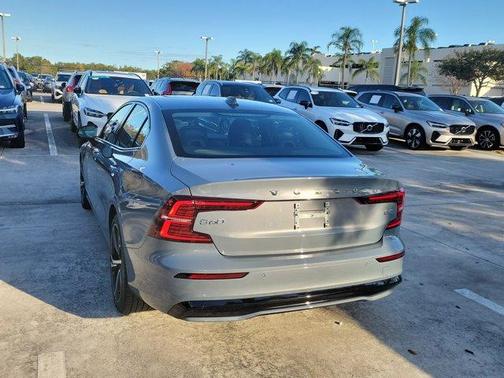 2023 Volvo S60 B5 Core Dark Theme