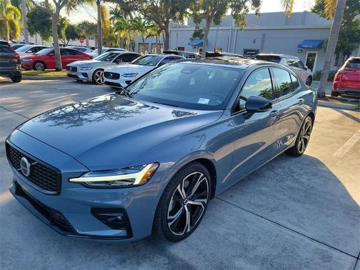 2023 Volvo S60 B5 Core Dark Theme