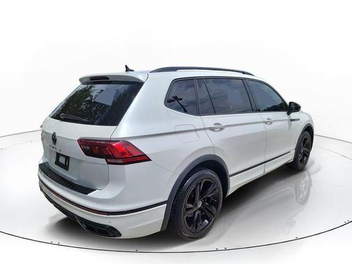 Opal White Pearl Effect 2023 Volkswagen Tiguan 2.0T SE R-Line Black