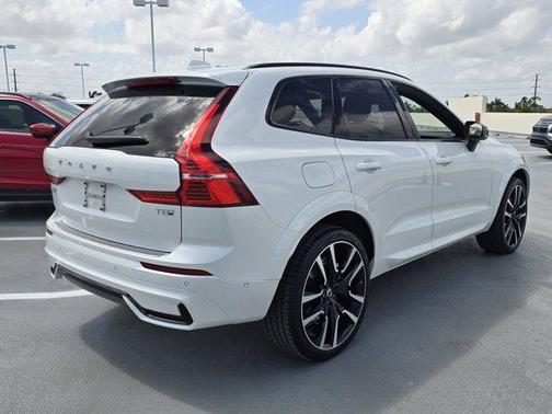 2025 Volvo XC60 Plug-In Hybrid T8 Ultra