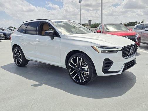 2025 Volvo XC60 Plug-In Hybrid T8 Ultra