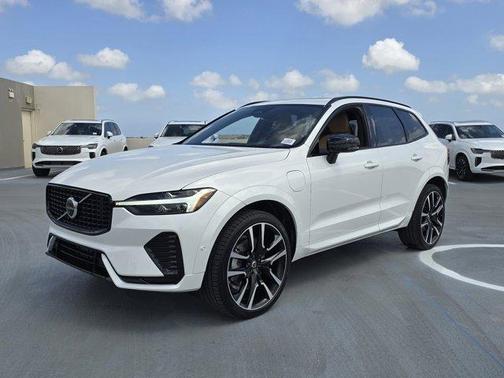 2025 Volvo XC60 Plug-In Hybrid T8 Ultra