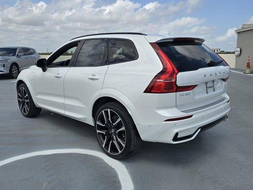 2025 Volvo XC60 Plug-In Hybrid T8 Ultra