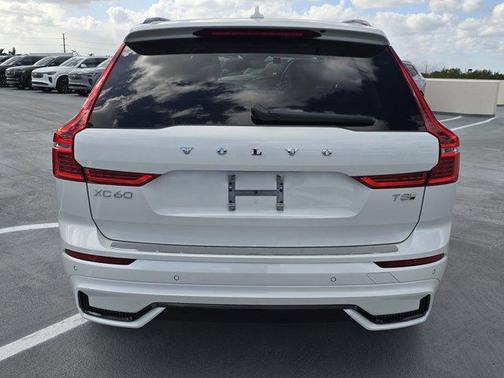 2025 Volvo XC60 Plug-In Hybrid T8 Plus