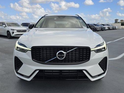 2025 Volvo XC60 Plug-In Hybrid T8 Plus