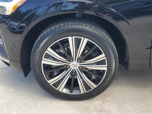 2022 Volvo XC60 B5 Inscription
