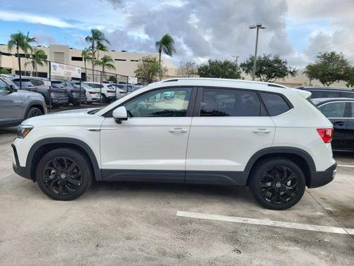 2023 Volkswagen Taos 1.5T SE