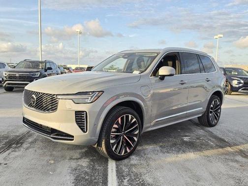2025 Volvo XC90 Plug-In Hybrid T8 Plus 7-Seater