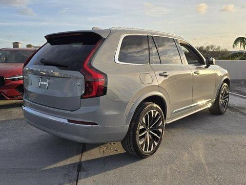 2025 Volvo XC90 Plug-In Hybrid T8 Plus 7-Seater