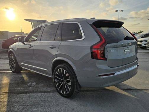 2025 Volvo XC90 Plug-In Hybrid T8 Plus 7-Seater