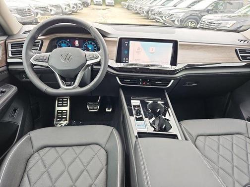 2025 Volkswagen Atlas 2.0T SEL Premium R-Line
