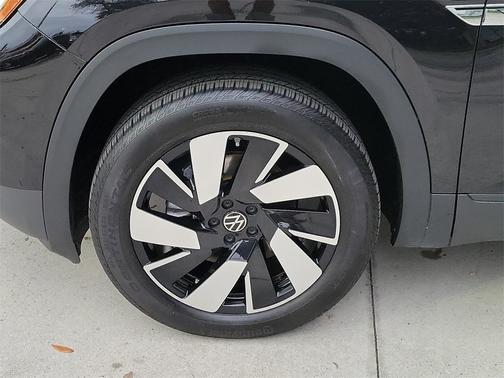 2025 Volkswagen Atlas Cross Sport 2.0T SE w/Technology