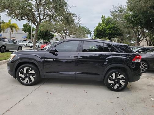2025 Volkswagen Atlas Cross Sport 2.0T SE w/Technology