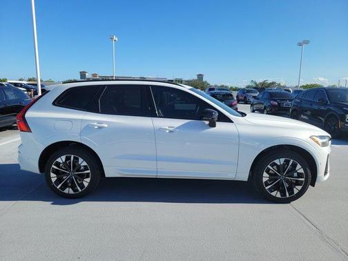 2026 Volvo XC60 PLUS