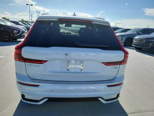 2026 Volvo XC60 PLUS