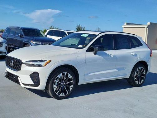 2026 Volvo XC60 PLUS