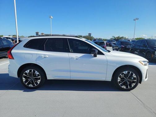 2026 Volvo XC60 PLUS