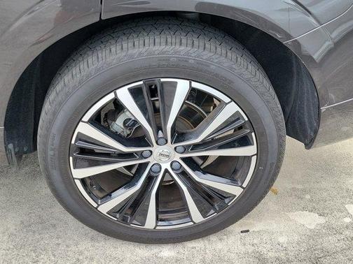 2023 Volvo XC60 B5 Plus Dark Theme