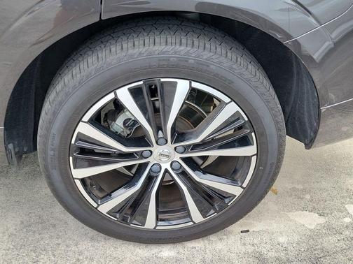 2023 Volvo XC60 B5 Plus Dark Theme