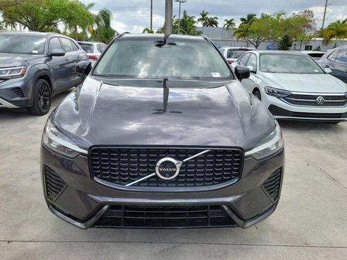 2023 Volvo XC60 B5 Plus Dark Theme