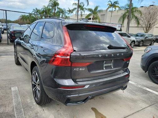 2023 Volvo XC60 B5 Plus Dark Theme