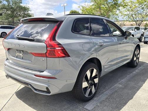 2025 Volvo XC60 Plug-In Hybrid T8 Plus