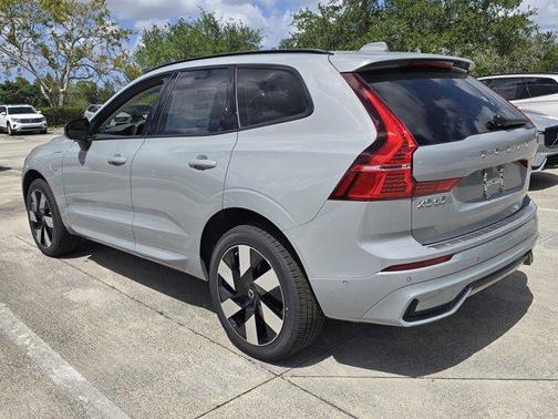 2025 Volvo XC60 Plug-In Hybrid T8 Plus