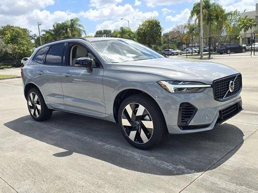 2025 Volvo XC60 Plug-In Hybrid T8 Plus