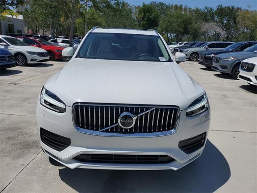 2022 Volvo XC90 T5 Momentum 7 Passenger