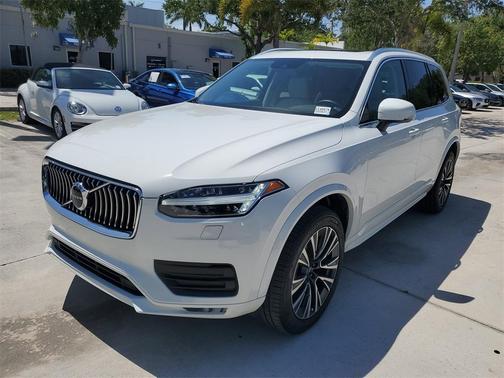 2022 Volvo XC90 T5 Momentum 7 Passenger