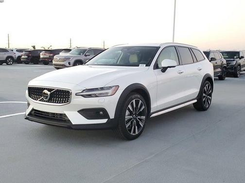 2026 Volvo V60 Cross Country B5 Ultra