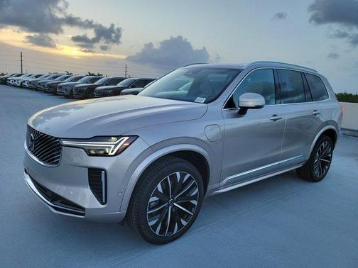 2026 Volvo XC90 PLUS