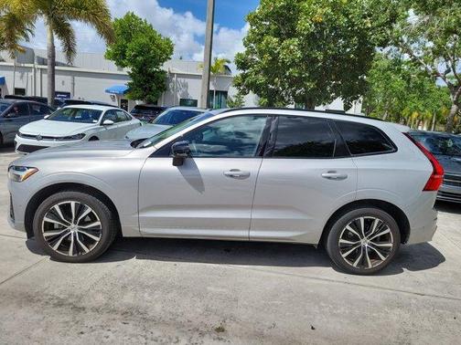 Silver 2023 Volvo XC60 B5 Plus Dark Theme