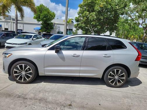 Silver 2023 Volvo XC60 B5 Plus Dark Theme