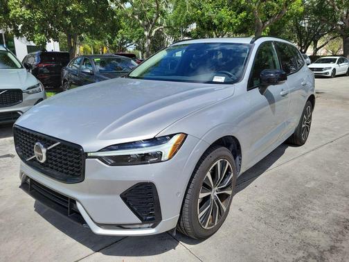 Silver 2023 Volvo XC60 B5 Plus Dark Theme